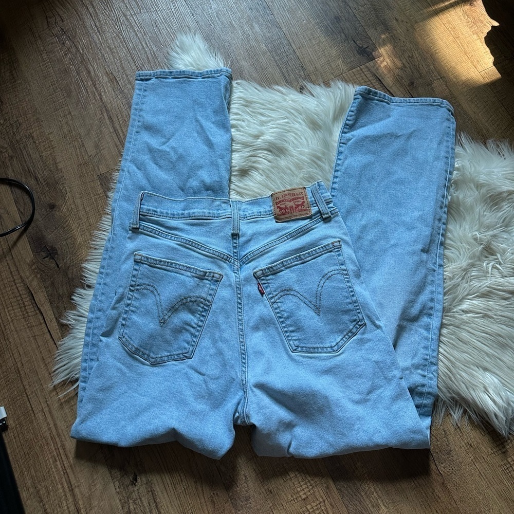 LEVI’S Ribcage Straight Jeans In Light Wash - Picture 4 of 4